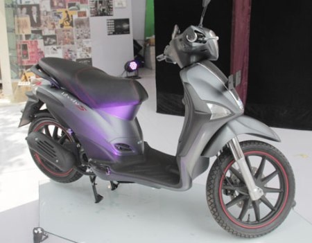 Piaggio ra xe Liberty 100S giá 1.700 USD - 2 Xe Liberty 100 S mới ra mắt ở