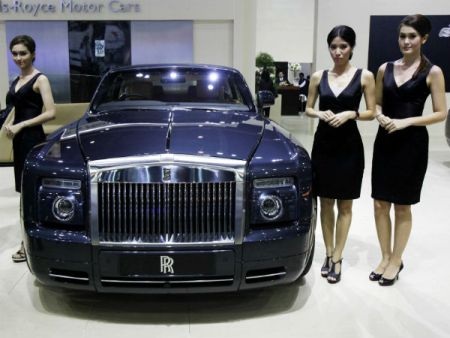 Đại gia lách thuế siêu xe - 1 Khoảng 100 chiếc xe Rolls-Royce đã được nhập về Việt