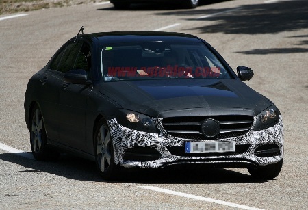 Mercedes C-Class thế hệ mới trên đường thử - 4 Dự kiến xe C-Class sedan thế hệ mới sẽ ra mắt tại Triển lãm ô tô