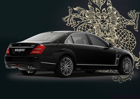 Ngắm Mercedes S600 phiên bản Rồng Brabus - 2 Biểu tượng rồng màu vàng trên lưới tản nhiệt