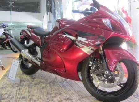 Khai trương Suzuki World Hà Nội - 3 Suzuki World Hà Nội có bán các dòng xe máy phân khối lớn như Hayabusa và Gladius