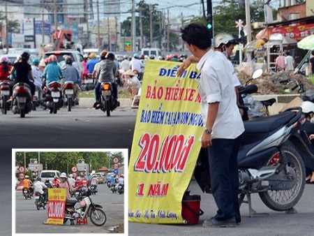 Bảo hiểm xe máy: Rẻ bất ngờ! - 2 Các điểm bán bảo hiểm xe máy “đại hạ giá” xuất hiện rất nhiều ở Đồng Nai. (Ảnh: Xuân Hoàng)