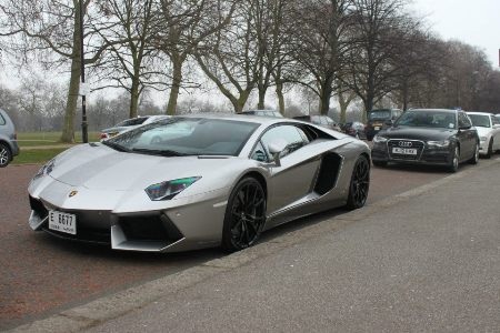 Mùa hè siêu xe ở London - 12 Lamborghini Aventador biển đăng ký