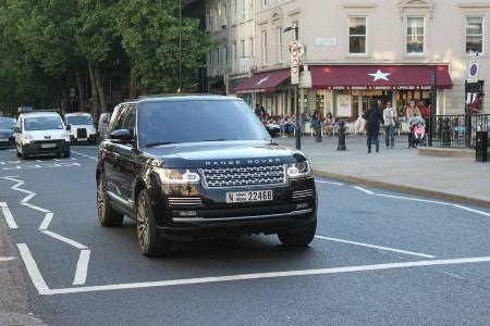 Mùa hè siêu xe ở London - 4 Range Rover Vogue SE biển đăng ký