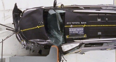 Toyota RAV4 thế hệ mới bị xếp loại an toàn kém - 2 Toyota RAV4 thế hệ mới bị xếp loại an toàn kém