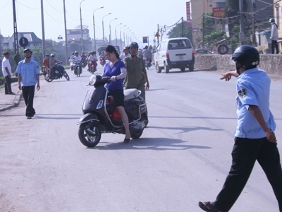 Bộ GTVT nói gì về đề xuất bỏ phạt xe không chính chủ? - 1 Tăng mức xử phạt trong thời gian dài chưa làm giảm vi phạm giao thông như mong đợi (Ảnh: Sỹ Lực)