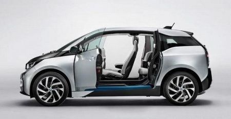 Mẫu xe chạy điện đầu tiên của BMW chuẩn bị ra mắt - 9 Dáng xe cao, với nhiều đường uốn tròn của i3 là phong cách thiết kế chưa từng có trước đây của BMW