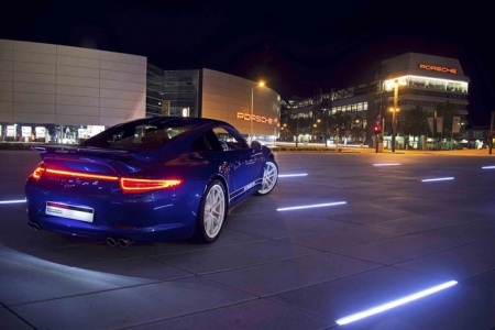 Porsche 911 Carrera 4S phiên bản Facebook - 2 Porsche 911 Carrera 4S phiên bản Facebook