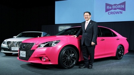 Toyota Crown hồng nổi bật - 1 Tháng 9 tới đây,