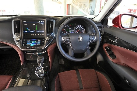 Toyota Crown hồng nổi bật - 8 Nhật Minh