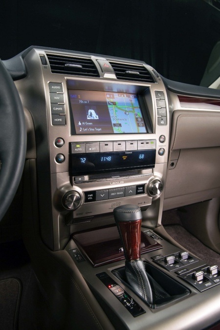 Xe Lexus GX 460 thay đổi nhẹ, giảm giá mạnh - 4 Trung Đức