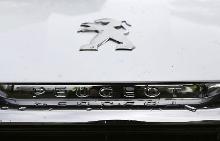 Hãng xe Trung Quốc mua cổ phần Peugeot - 1 Peugeot là nhà sản xuất ô tô lớn
thứ hai của châu Âu, có thâm niên 118 năm (Ảnh: Bloomberg)