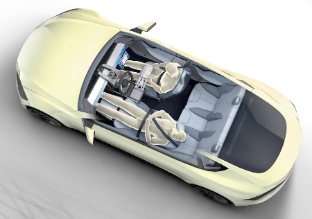 Vô lăng có thể dịch chuyển vào giữa táp-lô