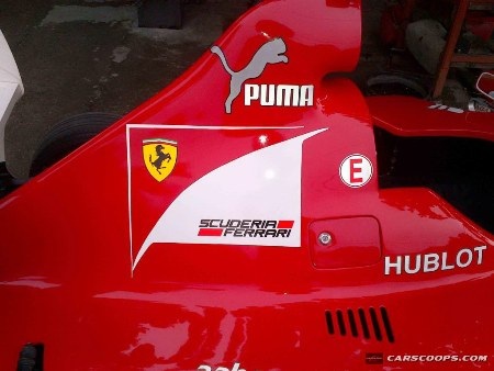 Video chiếc Scuderia
Ferrari F1 của anh Abdul Latif lăn bánh trên đường phố Bali: