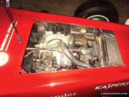 Video chiếc Scuderia
Ferrari F1 của anh Abdul Latif lăn bánh trên đường phố Bali: