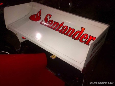 Video chiếc Scuderia
Ferrari F1 của anh Abdul Latif lăn bánh trên đường phố Bali: