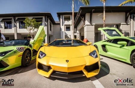Lamborghini Aventador
màu vàng