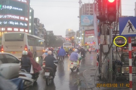 Nhiều người vẫn rẽ
trái khi qua đoạn ngã tư này.