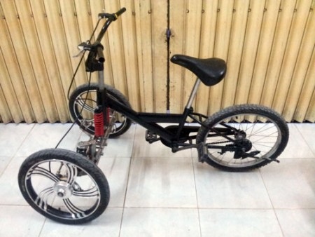 Xe đạp 3 bánh tự chế
giống Vespa