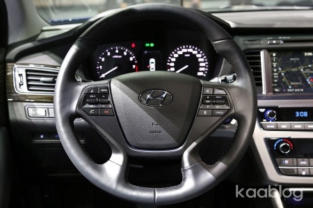 Phanh tay điều khiển điện