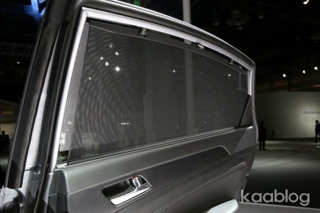 Mành che nắng cho cửa sổ sau