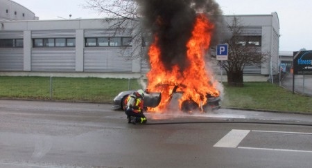 Porsche tuyên bố đã tìm ra nguyên nhân cháy xe 911