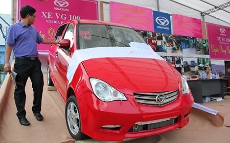 Mẫu xe Vinaxuki VG trưng bày tại triển lãm Vietnam Motor Show 2012