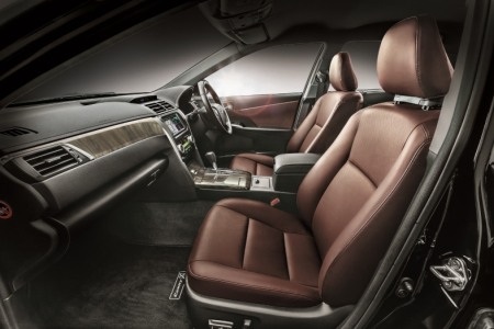 Toyota giới thiệu xe Camry phiên bản 2.0G X