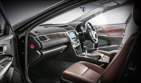 Toyota giới thiệu xe Camry phiên bản 2.0G X