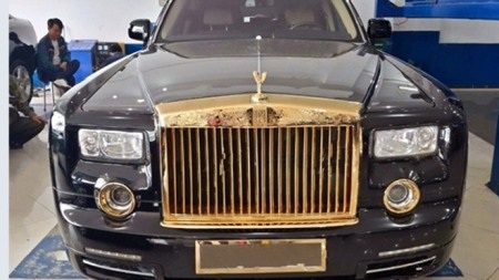 Sản phẩm ngập sâu trong bể dung dịch sẽ giúp bề mặt
lớp mạ đều và đạt chuẩn.