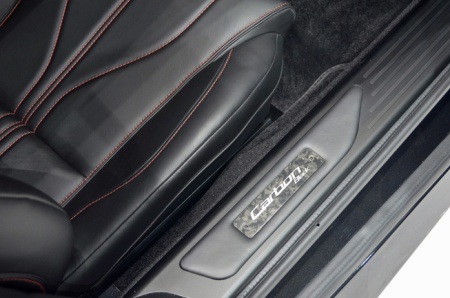 Aston Martin giới thiệu phiên bản đặc biệt của xe DB9 - 7 Hội An