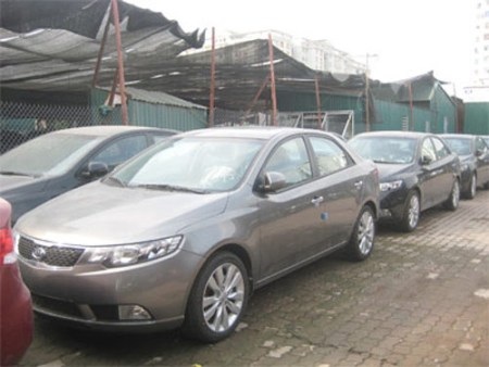 Những mánh nhập lậu ôtô không tưởng qua mặt hải quan - 6 Doanh nghiệp “hô
biến” xe mới thành xe cũ để được hưởng thuế nhập khẩu thấp