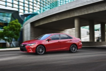 Xe Camry phiên bản mới 2015 sẽ có mặt trên thị trường vào
mùa thu năm nay.