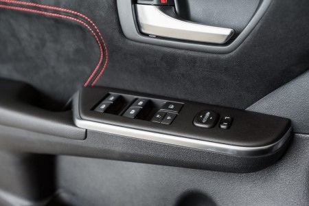 Xe Camry phiên bản mới 2015 sẽ có mặt trên thị trường vào
mùa thu năm nay.