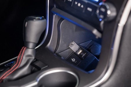 Xe Camry phiên bản mới 2015 sẽ có mặt trên thị trường vào
mùa thu năm nay.