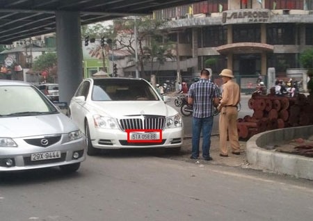 Maybach 62S trắng
đình đám ghé thăm Hà Nội cũng được gắn biển 51A-058.88.