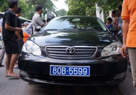 Hai xe thuộc hai đẳng cấp khác hẳn nhau nhưng dùng chung biển
siêu độc, ngũ quý 9.