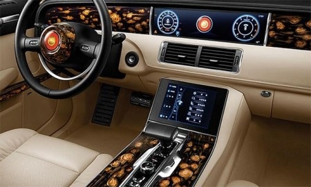 Nội thất được ốp gỗ chế tác thủ công với vân mây