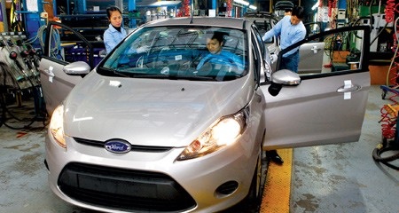 Giảm thuế tiêu thụ đặc
biệt sẽ giúp giảm được giá trị xe cỡ 25-50 triệu đồng (tùy loại xe).