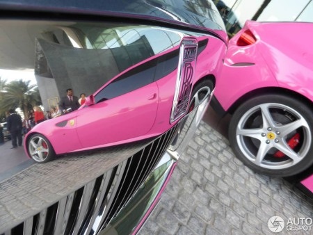 Ferrari
FF 'Barbie Edition' màu hồng - màu hiếm được dùng cho siêu xe (Ảnh: Autogespot)