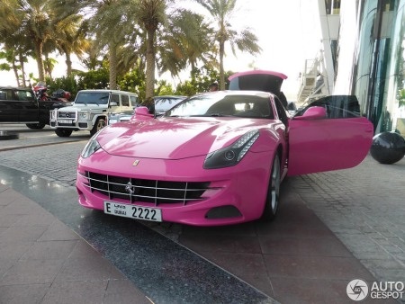 Ferrari
FF 'Barbie Edition' màu hồng - màu hiếm được dùng cho siêu xe (Ảnh: Autogespot)