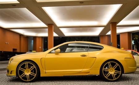 Bentley
Continental GT màu vàng nổi bật