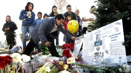 Hiện trường vụ tai nạn
xe Porsche khiến Paul Walker và một người đi cùng tử nạn (Ảnh: AP)