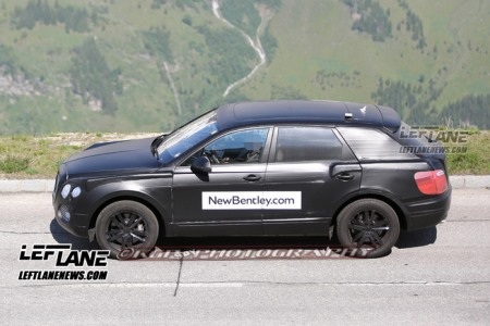 SUV của Bentley trên đường thử