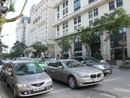 œẽ có khoảng
1.500-2.000 ô tô nhập khẩu không chính hãng được đưa về thị trường trong nước