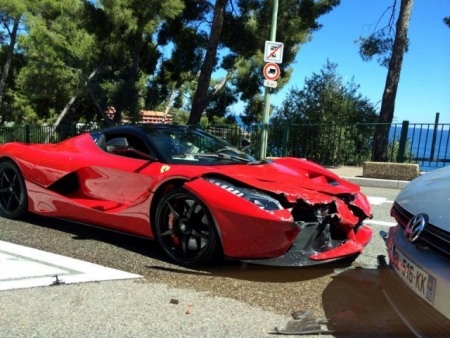 Chiếc LaFerrari đầu tiên gặp nạn