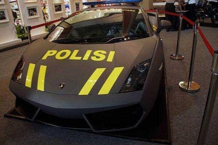 Cảnh sát Indonesia được trang bị xe Lamborghini