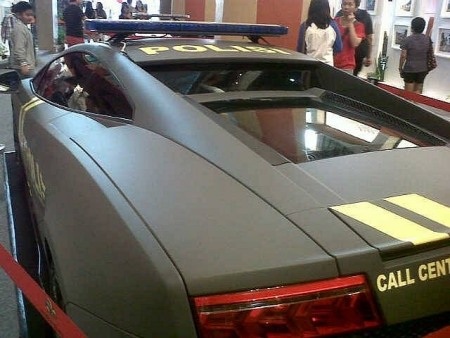 Cảnh sát Indonesia được trang bị xe Lamborghini