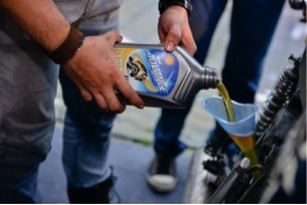 Sức hút của Shell tại Vietnam Motorbike Festival 2014 - 6 500 khách hàng
trải nghiệm nhớt Shell Advance AX7 rất hài lòng về độ êm khi xe sang số.