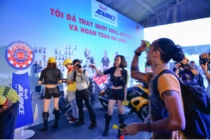 Sức hút của Shell tại Vietnam Motorbike Festival 2014 - 3 Khu vực của
Shell Advance luôn chật kín khách tham quan